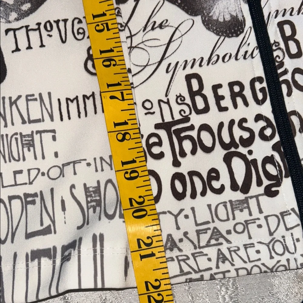 Elegant Butterfly Print Sleeveless Blouse - Picture 7 of 10